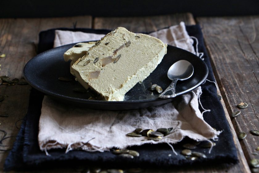 {Rezept} Cremiges Kürbiskern-Parfait - Glücksgenuss {Rezept} Cremiges Kürbiskern-Parfait - Glücksgenuss