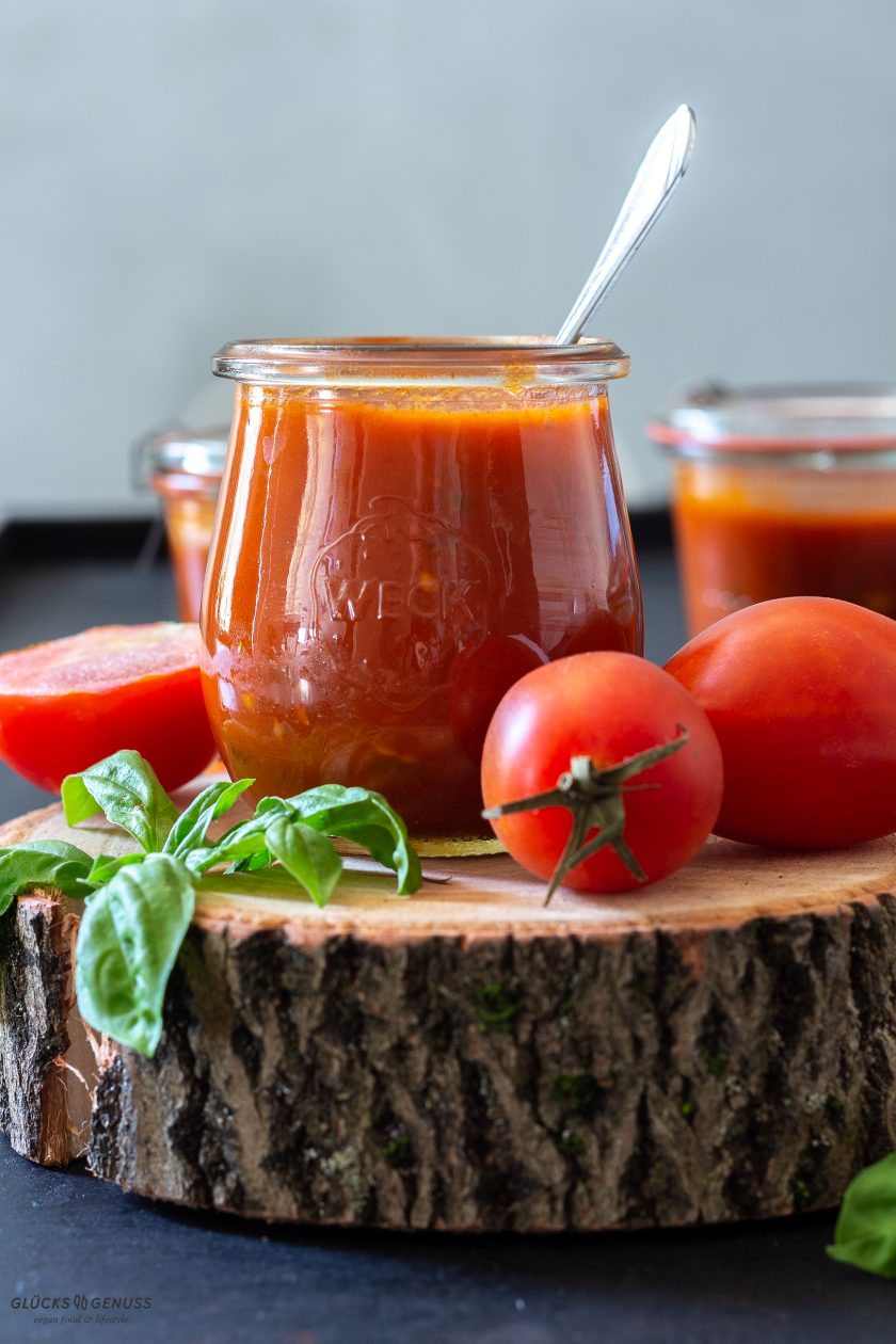 Einfache & leckere selbstgemachte Tomatensoße
