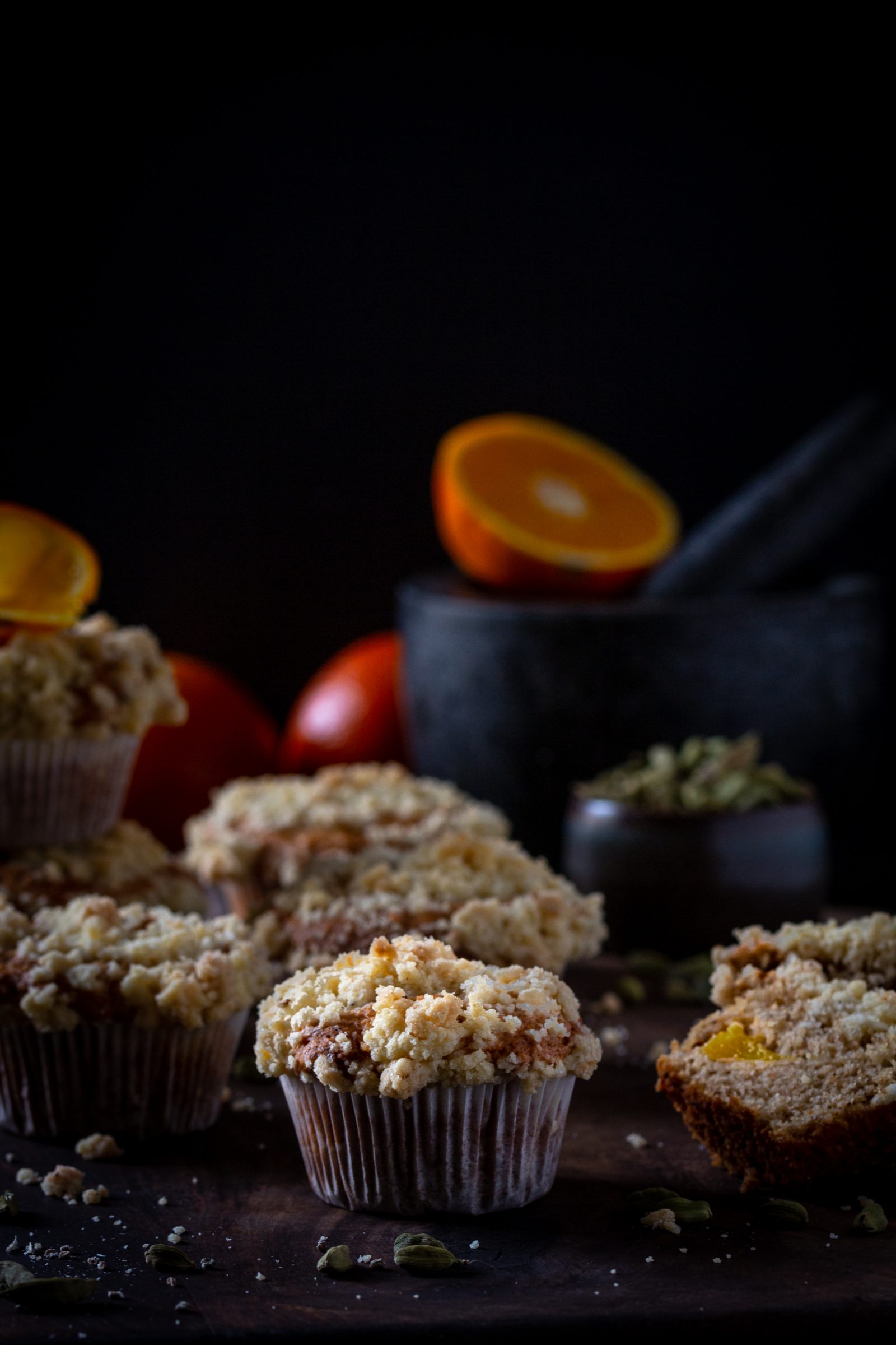 Orangen-Muffins mit Kardamomstreuseln - Glücksgenuss