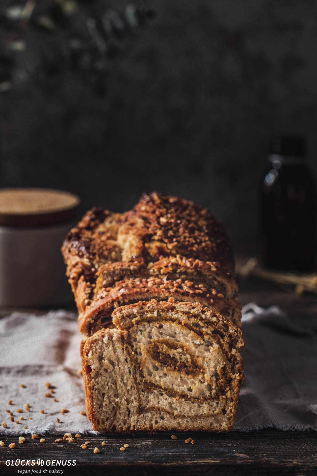 Einfacher Hefekuchen mit Kürbis-Nuss-Creme - Glücksgenuss