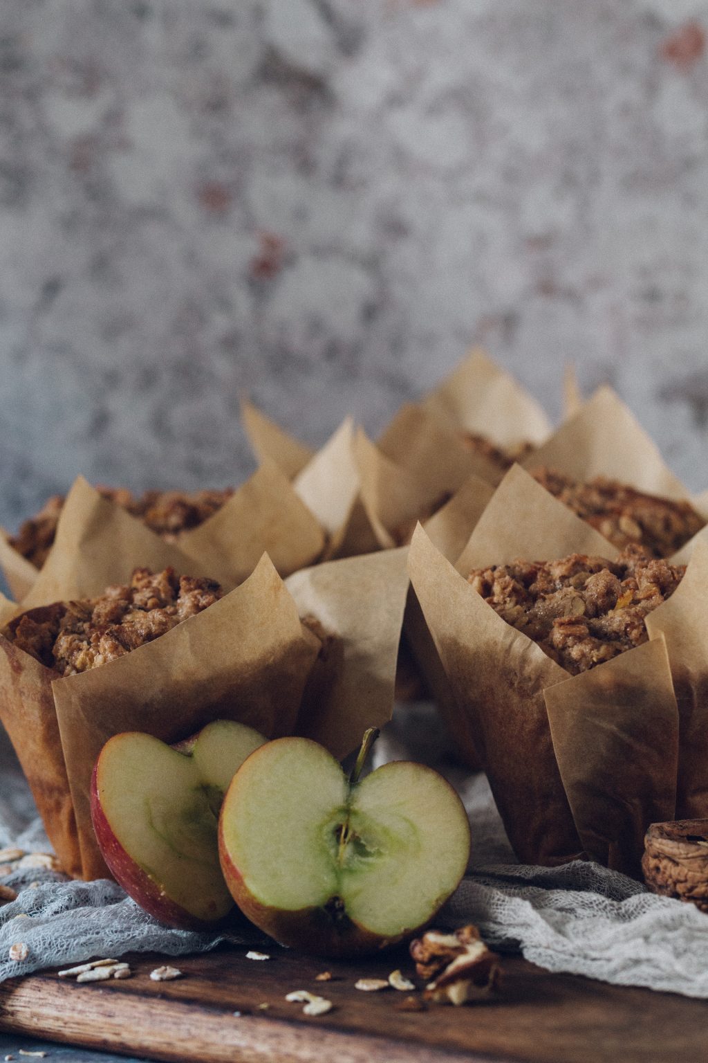 Saftige Apfelmuffins mit Knusper-Zimtkruste - Glücksgenuss