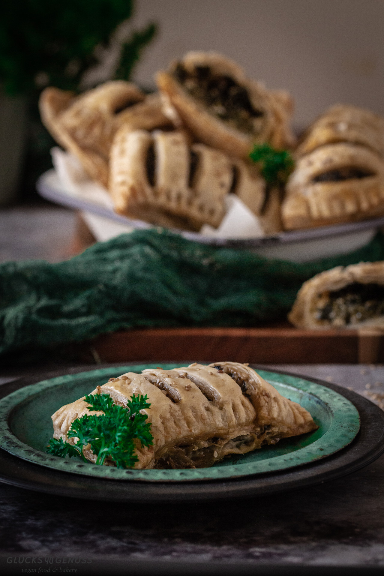 Gefüllte Spinattaschen mit Sesam - Glücksgenuss
